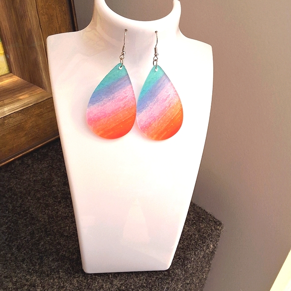 💥SALE💥NEW Rainbow Color Dangle Earrings - Picture 3 of 4